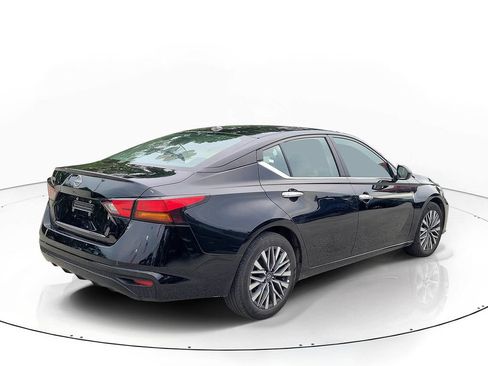 Used 2025 Nissan Altima 2.5 SV FWD image 4