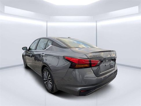Used 2024 Nissan Altima 2.5 SV image 5