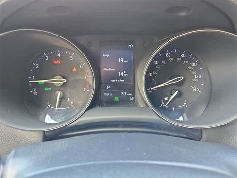 Used 2019 Toyota C-HR XLE image 32