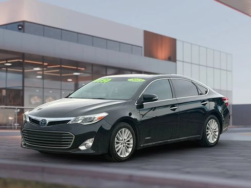 Used 2013 Toyota Avalon Limited w/ Technology Pkg FWD image 4