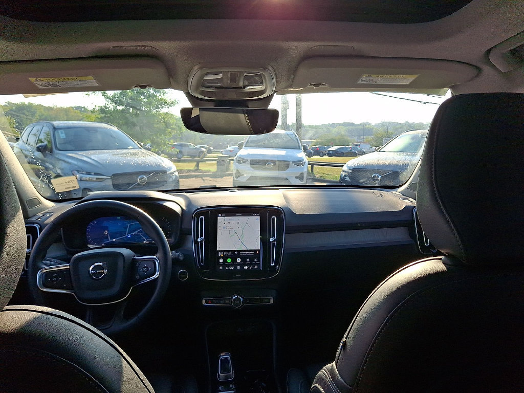 Certified 2025 Volvo XC40 B5 Plus AWD/4WD image 10