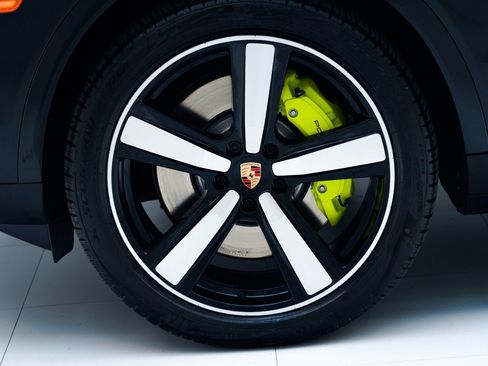 New 2026 Porsche Cayenne E-Hybrid Coupe image 12