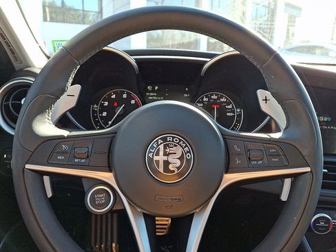 Used 2018 Alfa Romeo Giulia AWD image 14