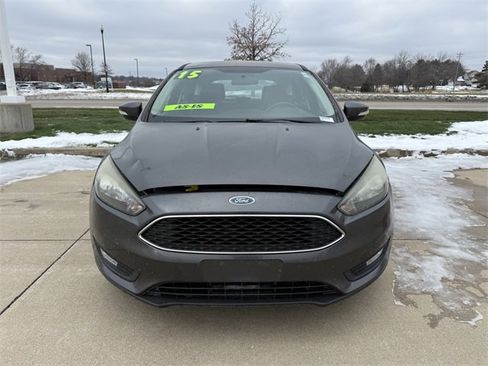 Used 2015 Ford Focus SE w/ Equipment Group 201A image 2