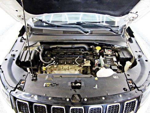 Used 2018 Jeep Compass Limited w/ Navigation Group AWD/4WD image 22