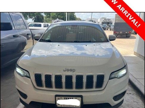 Used 2019 Jeep Cherokee Latitude Plus FWD image 6