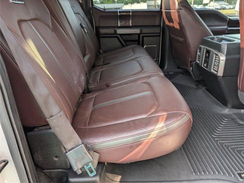 Used 2015 Ford F150 Platinum w/ Equipment Group 701A Luxury RWD image 37