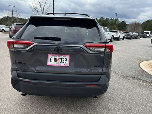 Used 2022 Toyota RAV4 XLE Premium image 9