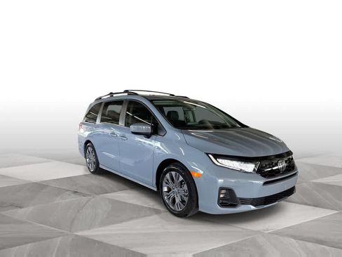 Used 2025 Honda Odyssey Touring image 2