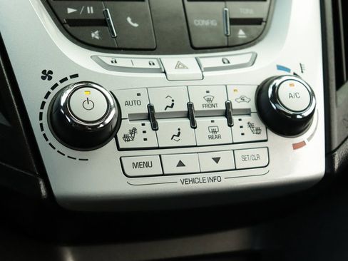 Used 2014 Chevrolet Equinox LT image 16