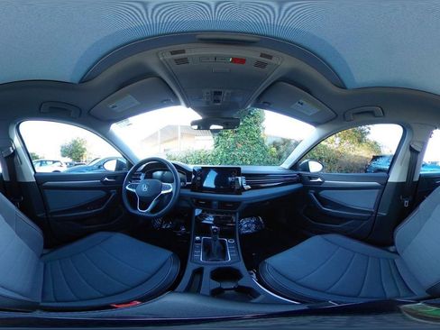 Used 2025 Volkswagen Jetta SE image 43