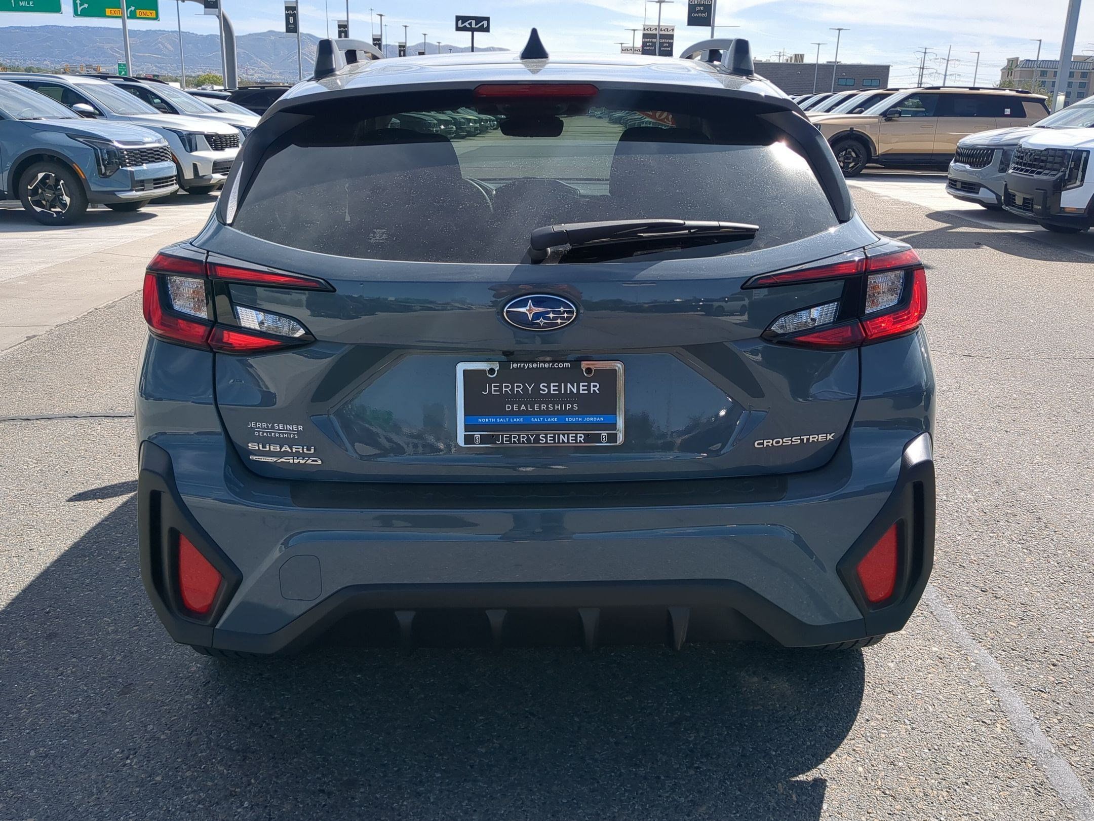 Used 2024 Subaru Crosstrek 2.0i Premium AWD/4WD image 5