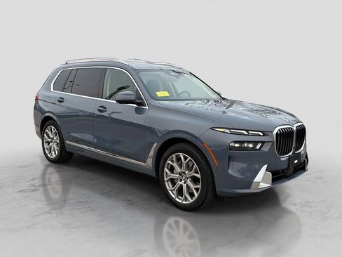 Used 2024 BMW X7 xDrive40i w/ Premium Package AWD/4WD image 3