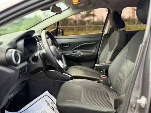 Used 2020 Nissan Versa S FWD image 11