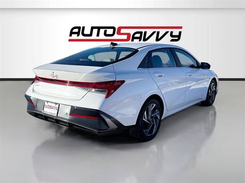 Used 2024 Hyundai Elantra Limited image 7