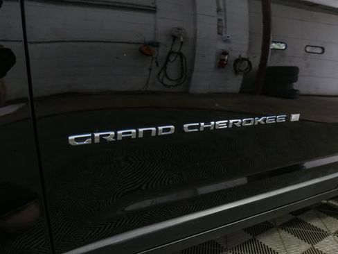 Used 2023 Jeep Grand Cherokee 4WD 4xe image 7