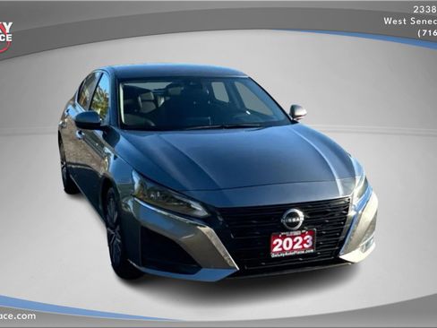 Used 2023 Nissan Altima 2.5 SV image 3