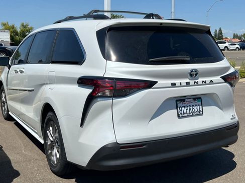 Certified 2022 Toyota Sienna XLE w/ XLE Plus Package FWD image 6