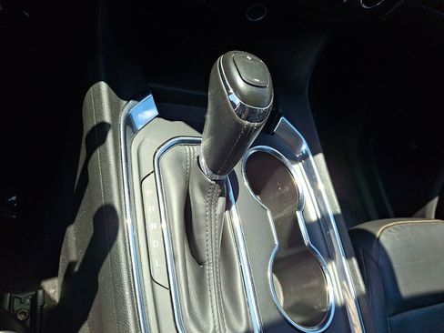 Used 2020 Chevrolet Traverse LT w/ LT Premium Package AWD/4WD image 27