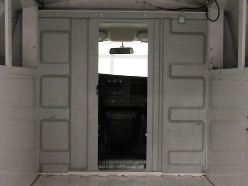 Used 2018 Chevrolet Express 3500 w/ Power Convenience Package image 20