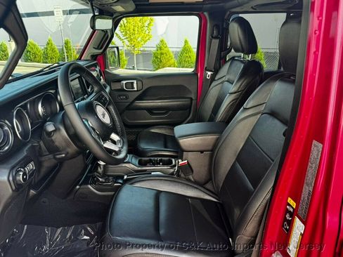 Used 2021 Jeep Wrangler Unlimited Sahara AWD/4WD image 13