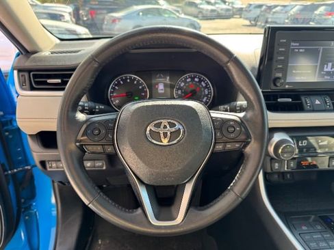 Used 2021 Toyota RAV4 XLE Premium image 22