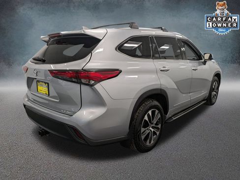 Used 2021 Toyota Highlander XLE AWD/4WD image 4