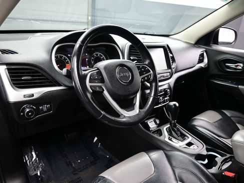 Used 2014 Jeep Cherokee Limited w/ Technology Group FWD image 16
