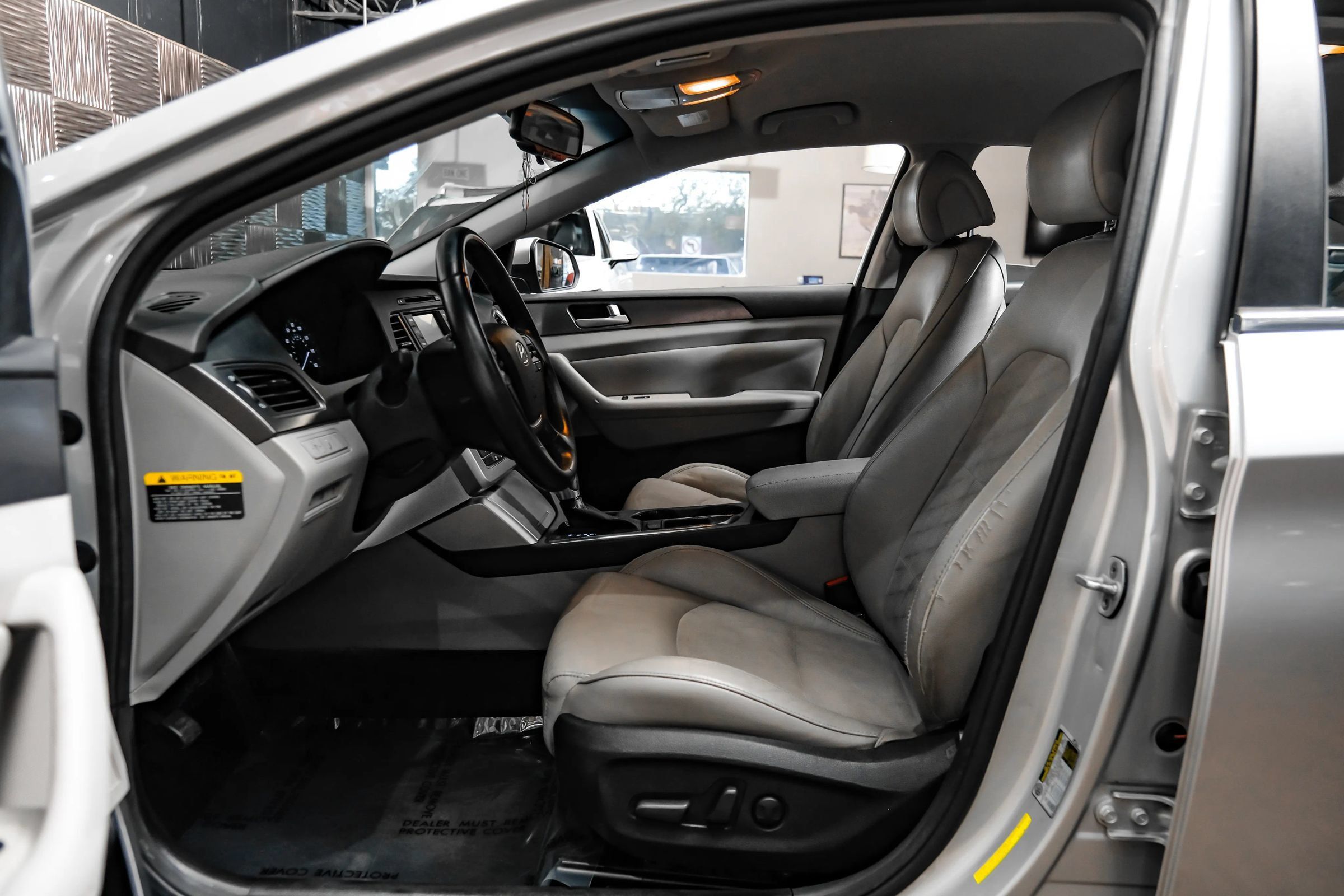 Used 2015 Hyundai Sonata Sport w/ Option Group 03 FWD image 4