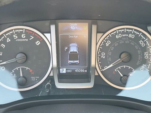 Used 2022 Toyota Tacoma SR5 w/ Technology Package RWD image 32