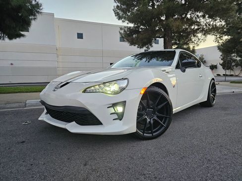 Used 2017 Toyota 86 Coupe 2D image 1