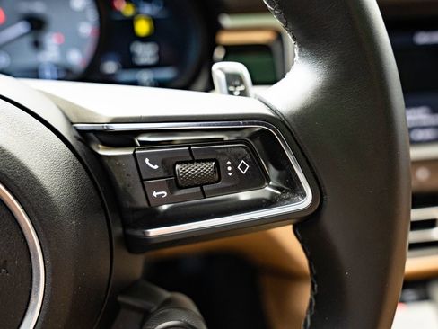 Certified 2023 Porsche Macan S AWD/4WD image 34