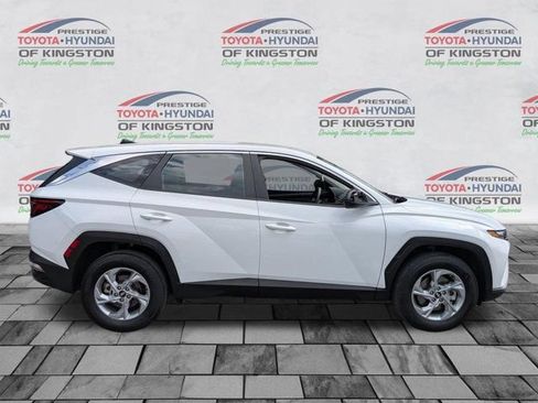 Used 2023 Hyundai Tucson SE AWD/4WD image 2