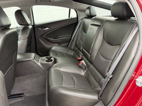 Used 2017 Chevrolet Volt LT w/ Comfort Package image 4