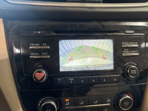 Used 2015 Nissan Rogue S w/ S Family Package image 25