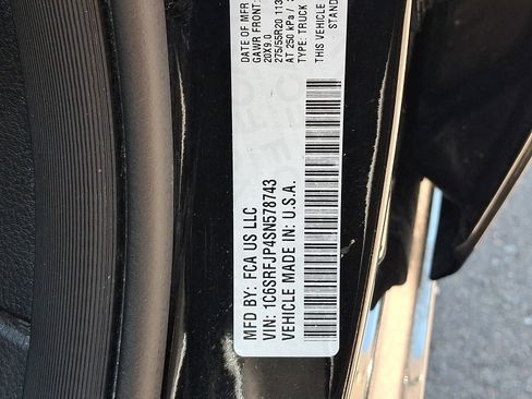 Used 2025 RAM 1500 Laramie AWD/4WD image 26