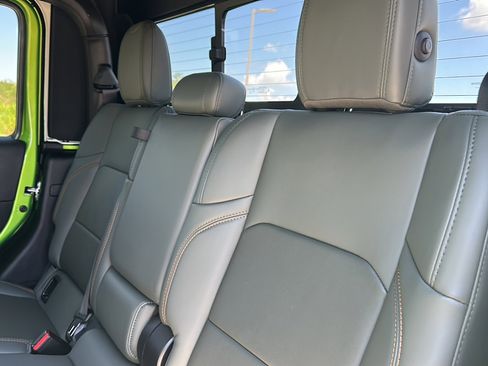 Used 2025 Jeep Gladiator Mojave image 19