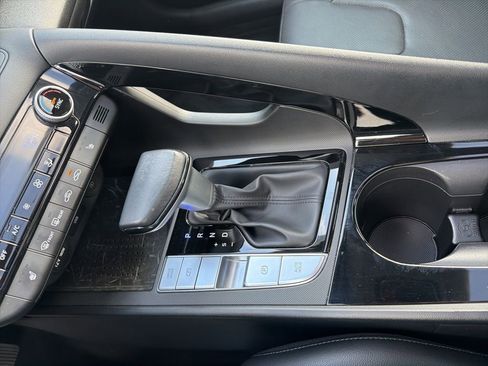 Used 2023 Hyundai Elantra Limited image 35