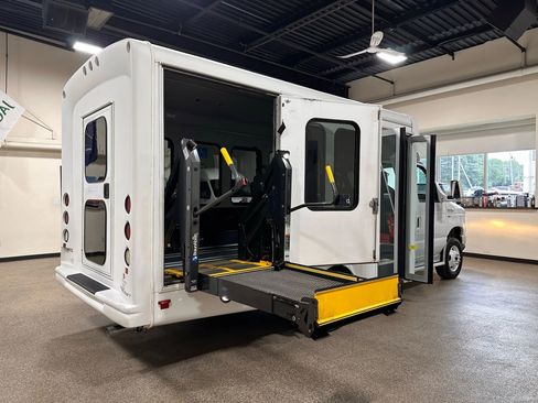 Used 2015 Ford E-350 and Econoline 350 Super Duty image 36