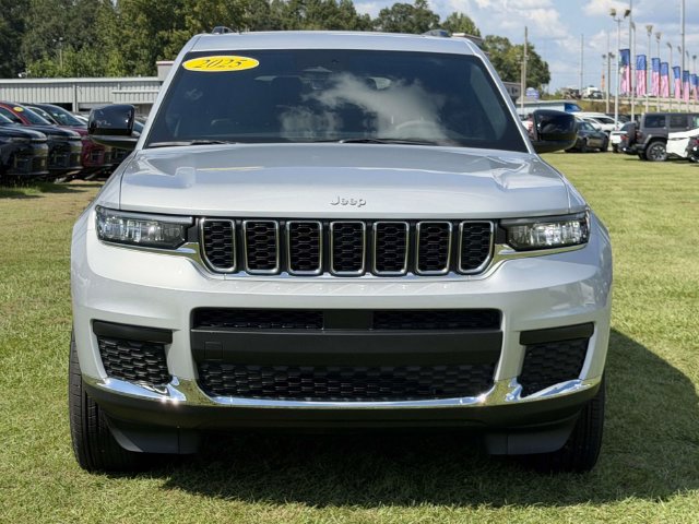 Used 2025 Jeep Grand Cherokee L Laredo w/ Luxury Tech Group I RWD image 3