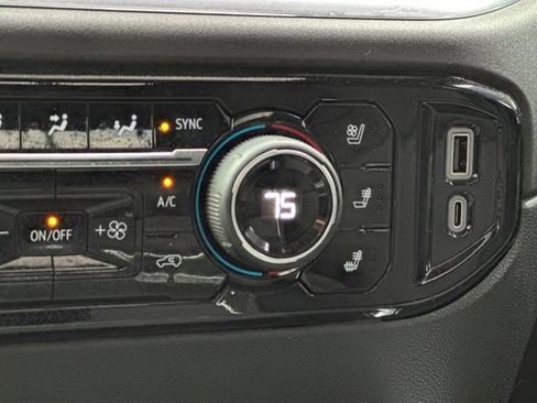 Used 2024 Chevrolet Silverado 2500 LTZ w/ LTZ Convenience Package image 30