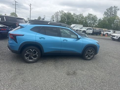 Used 2025 Chevrolet Trax LT w/ Driver Confidence Package FWD image 7
