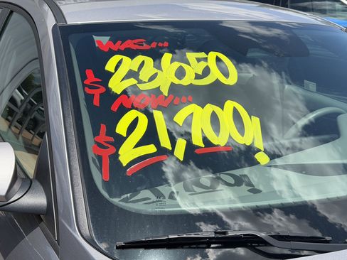 Used 2025 Hyundai Elantra SE w/ Cargo Package FWD image 2
