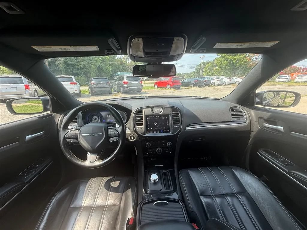 Used 2019 Chrysler 300 S RWD image 9