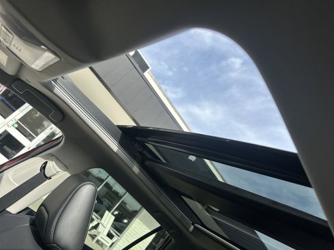 Used 2024 Toyota RAV4 Limited image 11