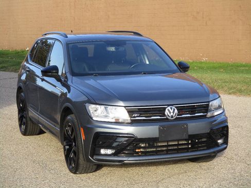 Used 2021 Volkswagen Tiguan SE R-Line FWD image 9