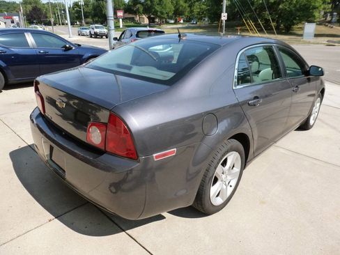 Used 2010 Chevrolet Malibu LS image 2