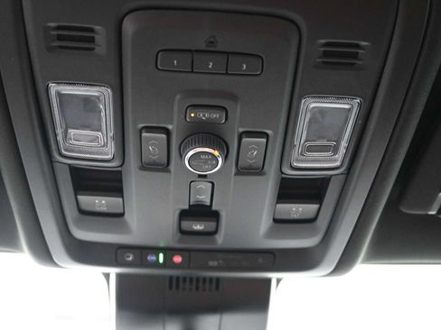 Used 2023 GMC Yukon XL Denali Ultimate AWD/4WD image 19
