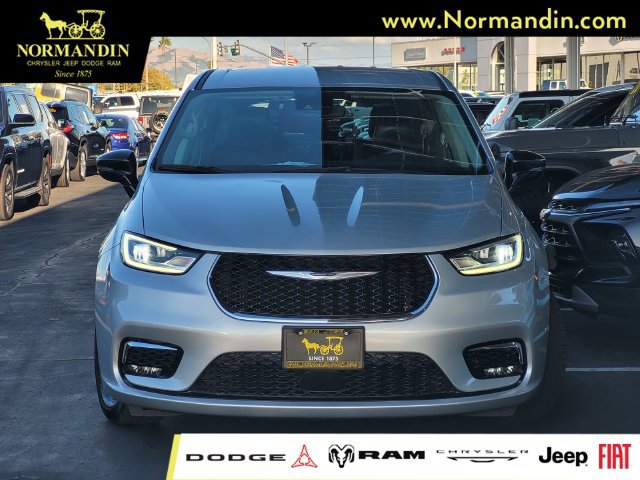 Used 2024 Chrysler Pacifica Limited FWD image 2