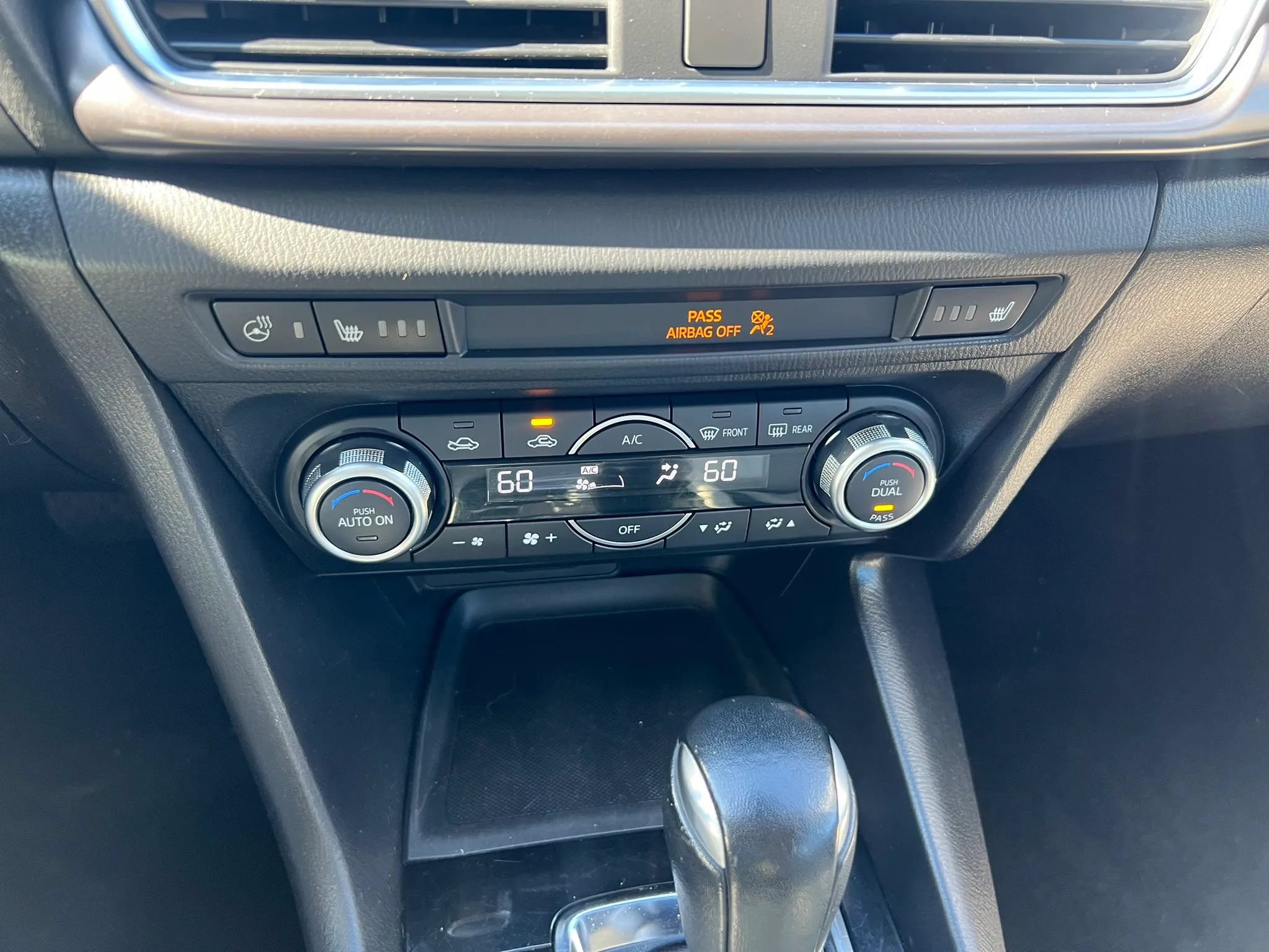 Used 2018 MAZDA MAZDA3 Grand Touring w/ Premium Equipment Package FWD image 25